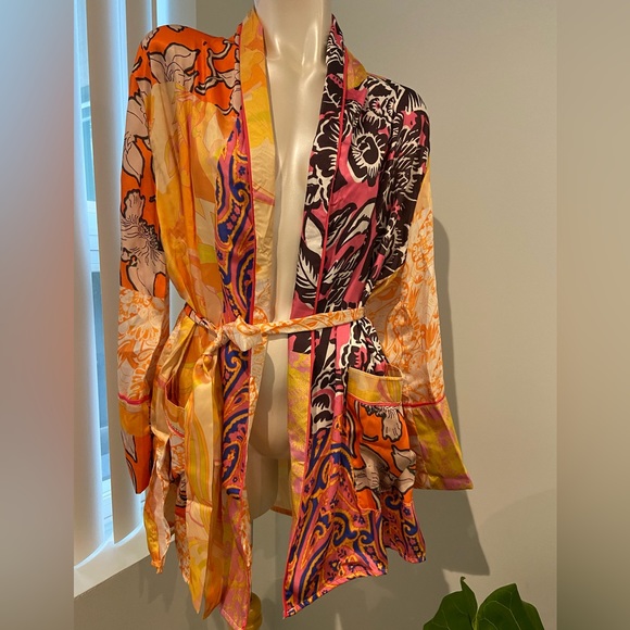 ✨SOLD✨Kimono & shorts set - Picture 6 of 10